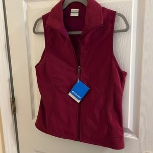 NWT. Columbia sleeveless zip-up vest. Size XS.